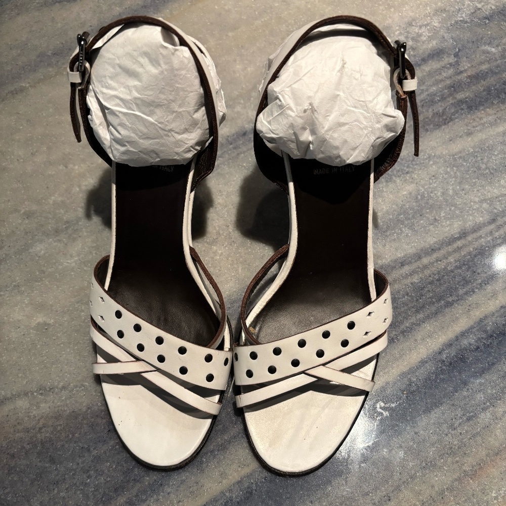 FENDI WHITE LEATHER STRAPY PUMP